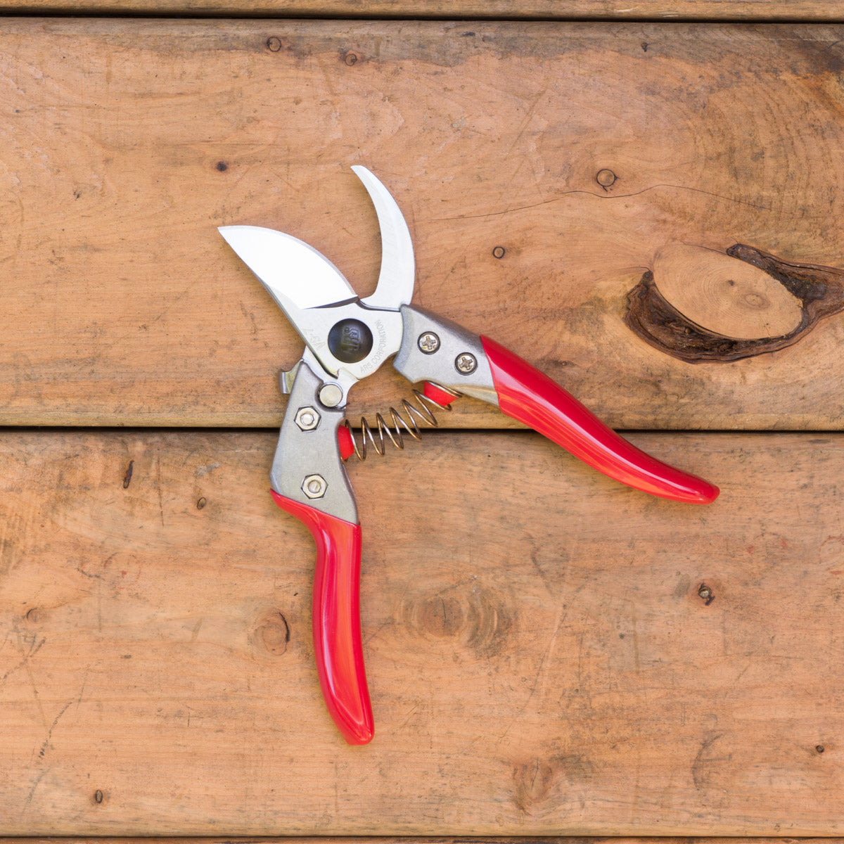 The 7" version has slightly small handles and blades with the same durability as the other sizes.