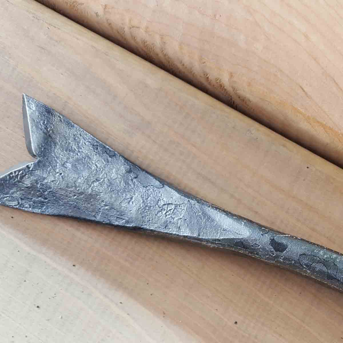 A sharpened, v-notch chisel head makes this tool a great underground stabber and cutter.
