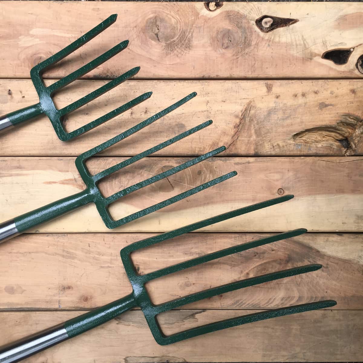 All of the Bulldog Tools come with an Ash handle (from the top): the shrubbery fork, border fork, and digging fork.