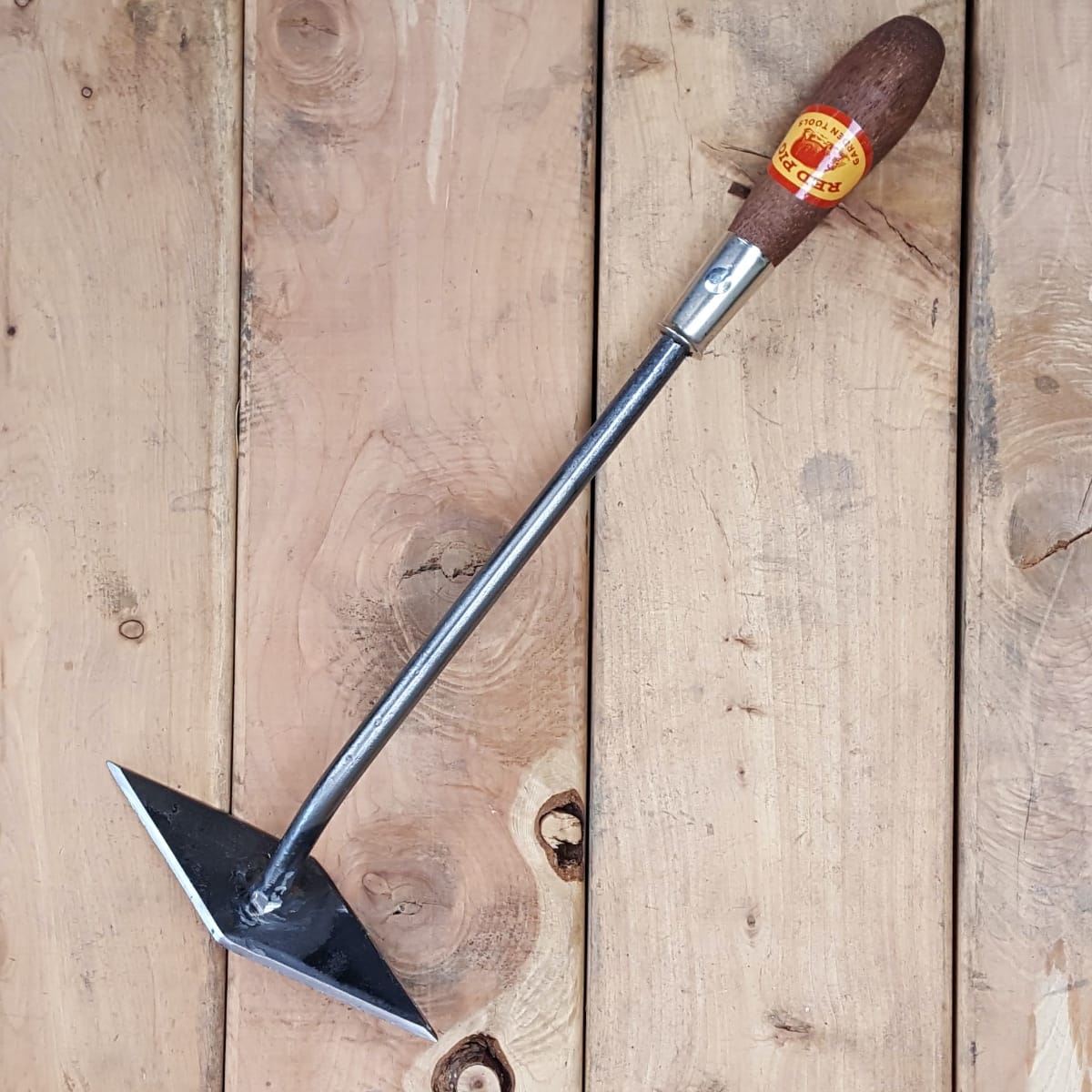 Sharpened on all four sides, this hand held scuffle is one of the most efficient weeders out there.