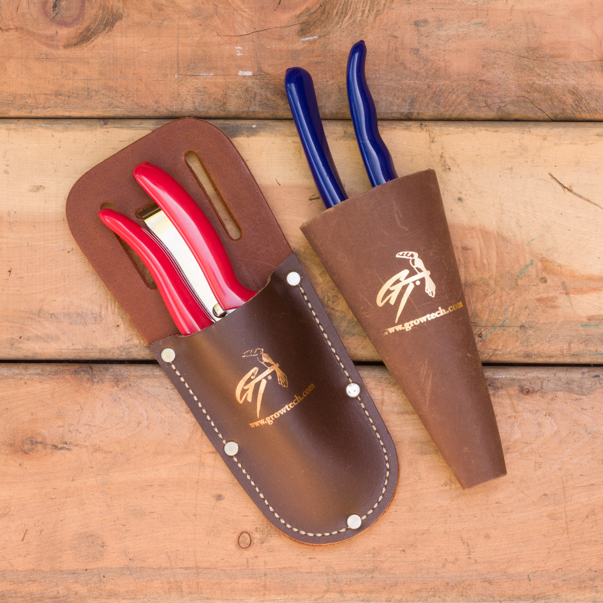 These pruners fit nicely into the leather holster and cone pouches.