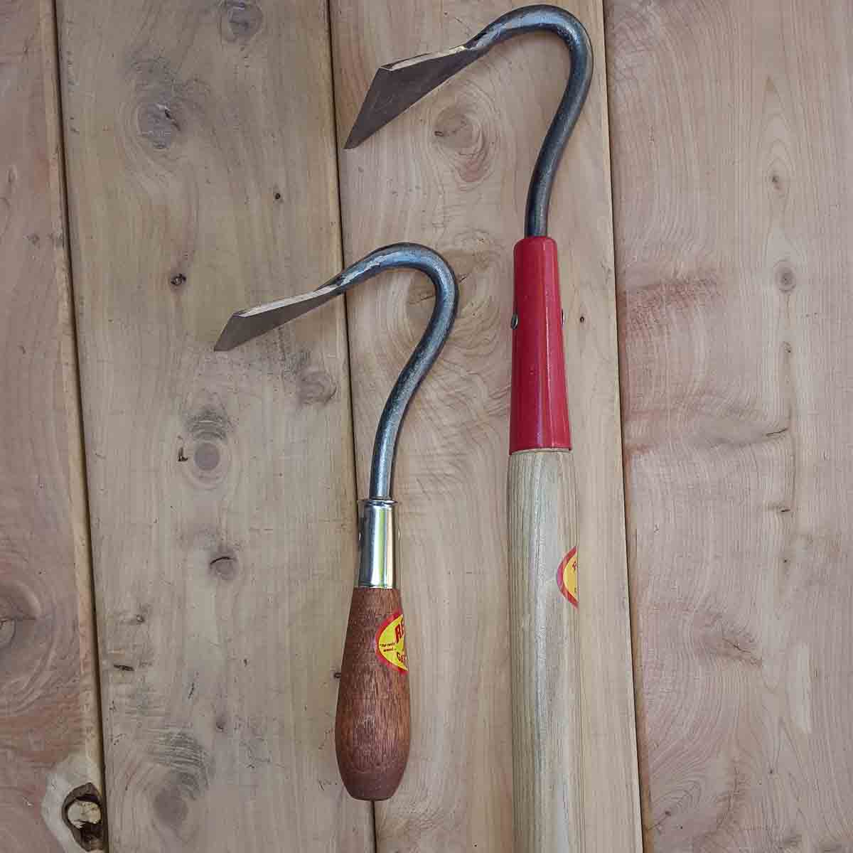 The short handled version compared to the 18" handled, tang-and-ferrule version.