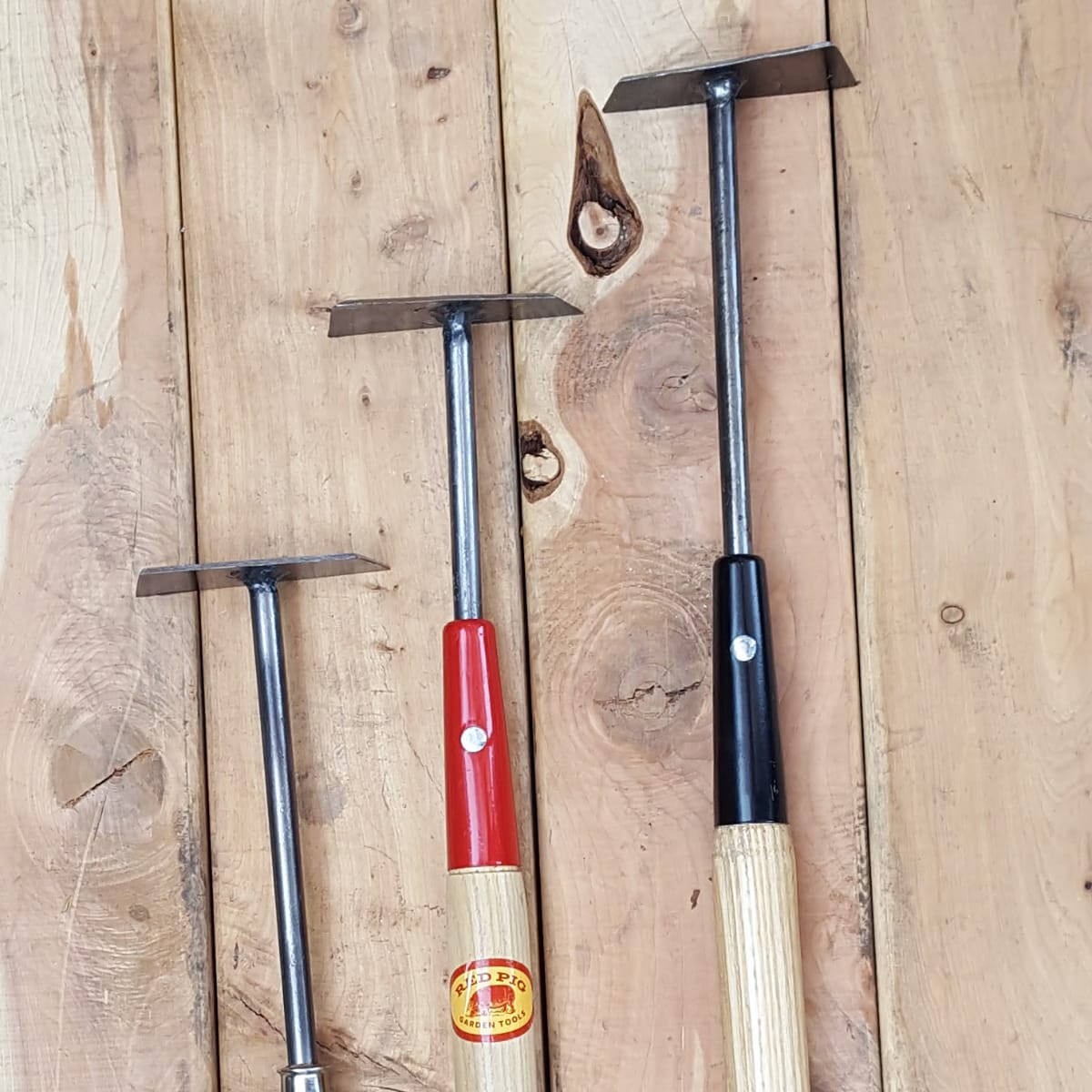 The thinning hoe is also available on a long handle for gardeners who prefer to work while standing.