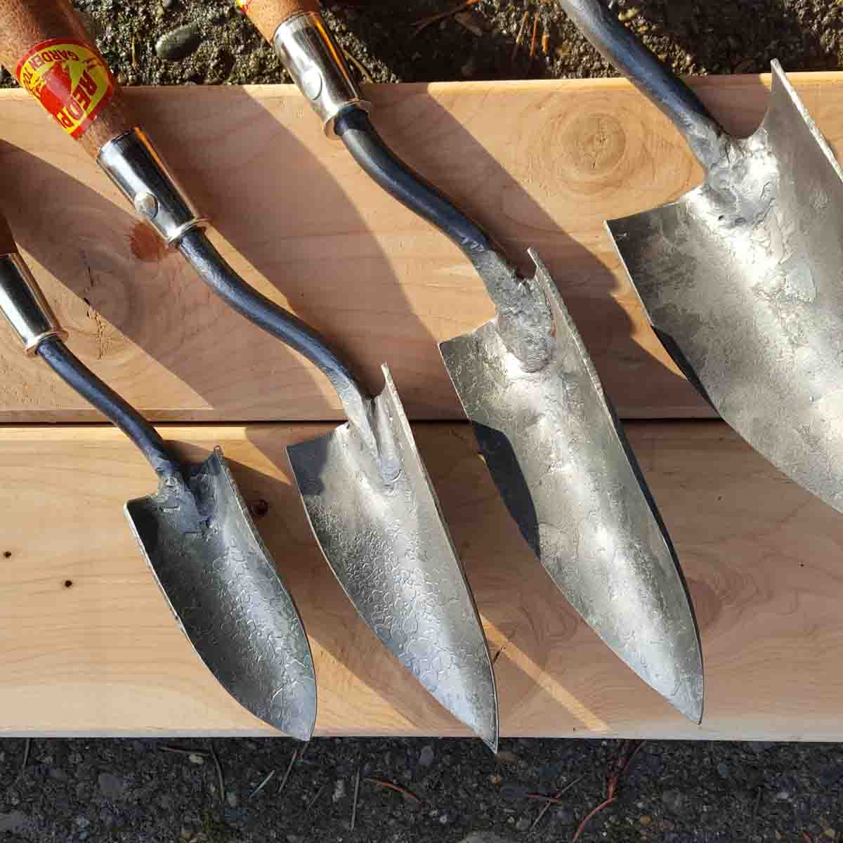 From extra small to small to medium to large trowels, a size for everyone.