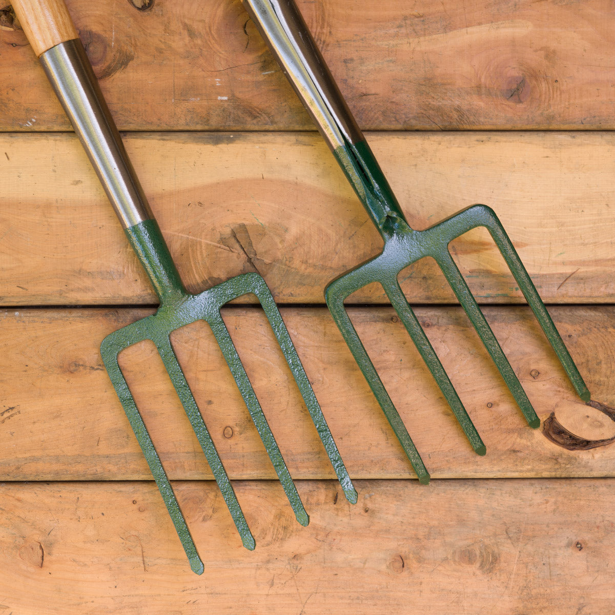 The back and front of the shrubbery fork.