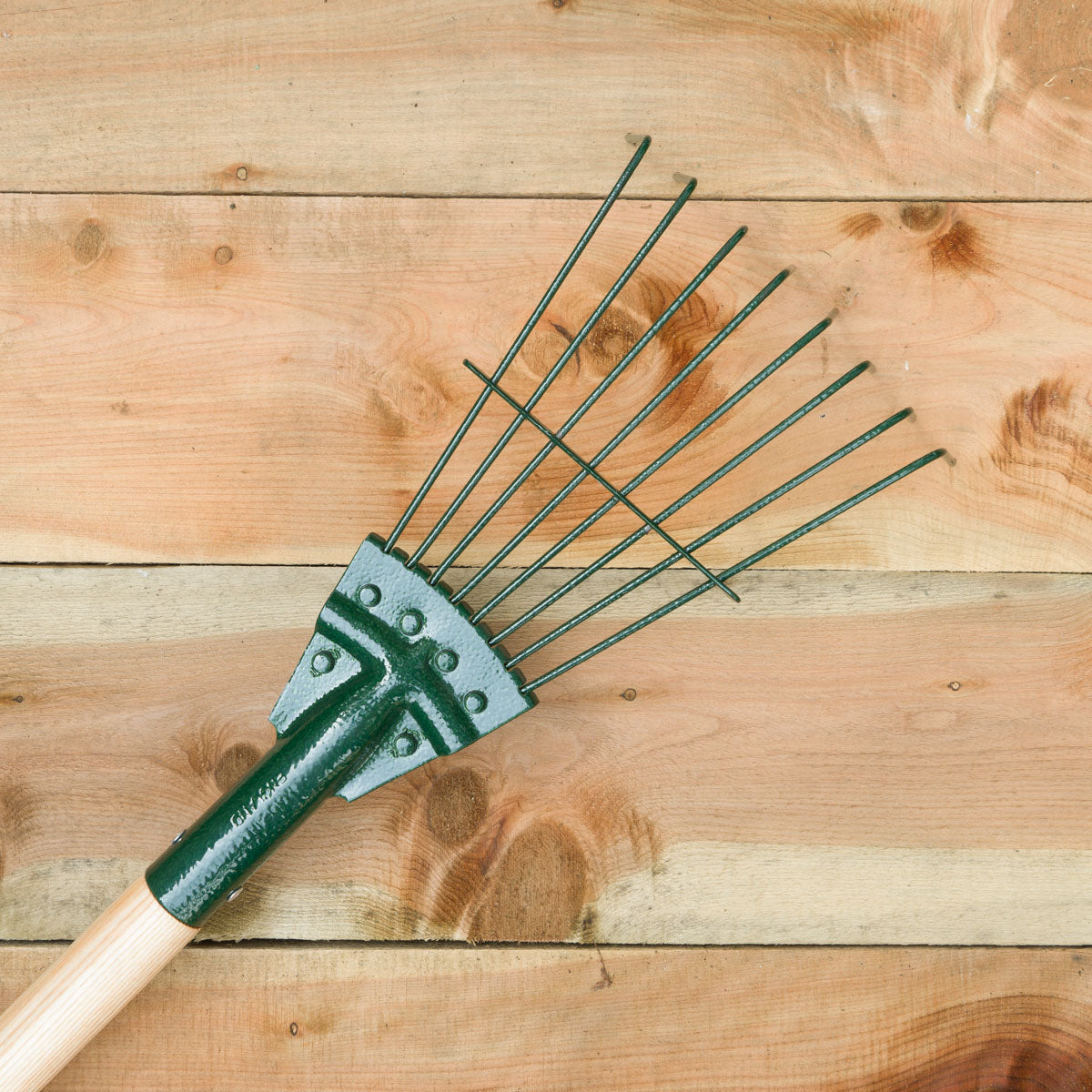 8-Tine Metal Rake, Bulldog, Long Handle 