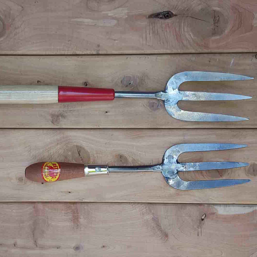 Shown with the 18"-handled version, above, for comparison.