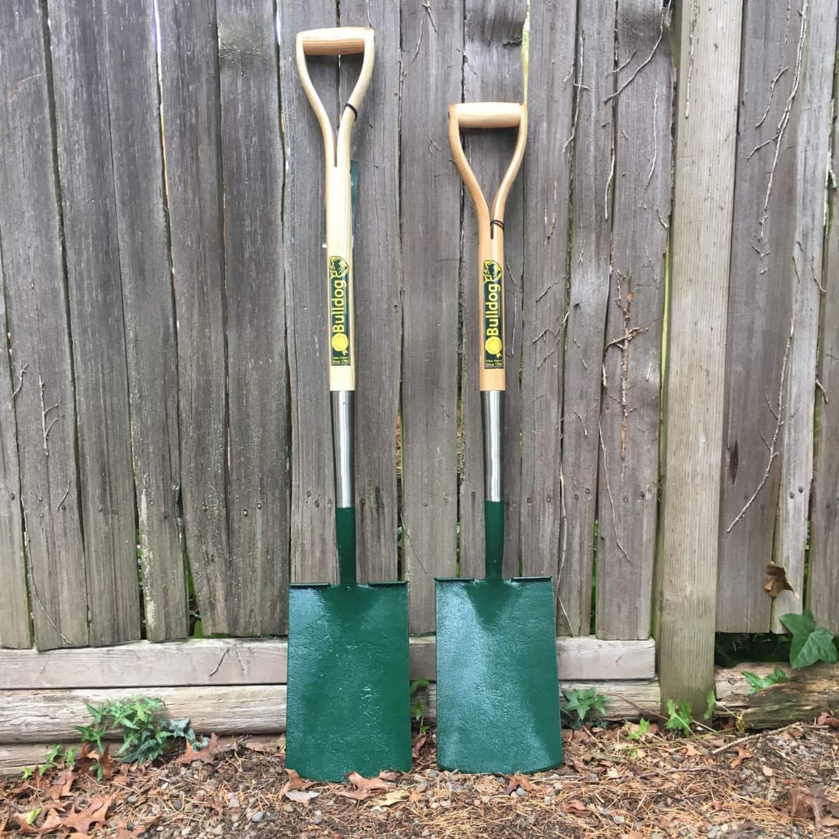 The garden spade, which has treads at the top of the spade to prevent cutting into your shoes, is available on the standard 28" handle or longer 32" handle.