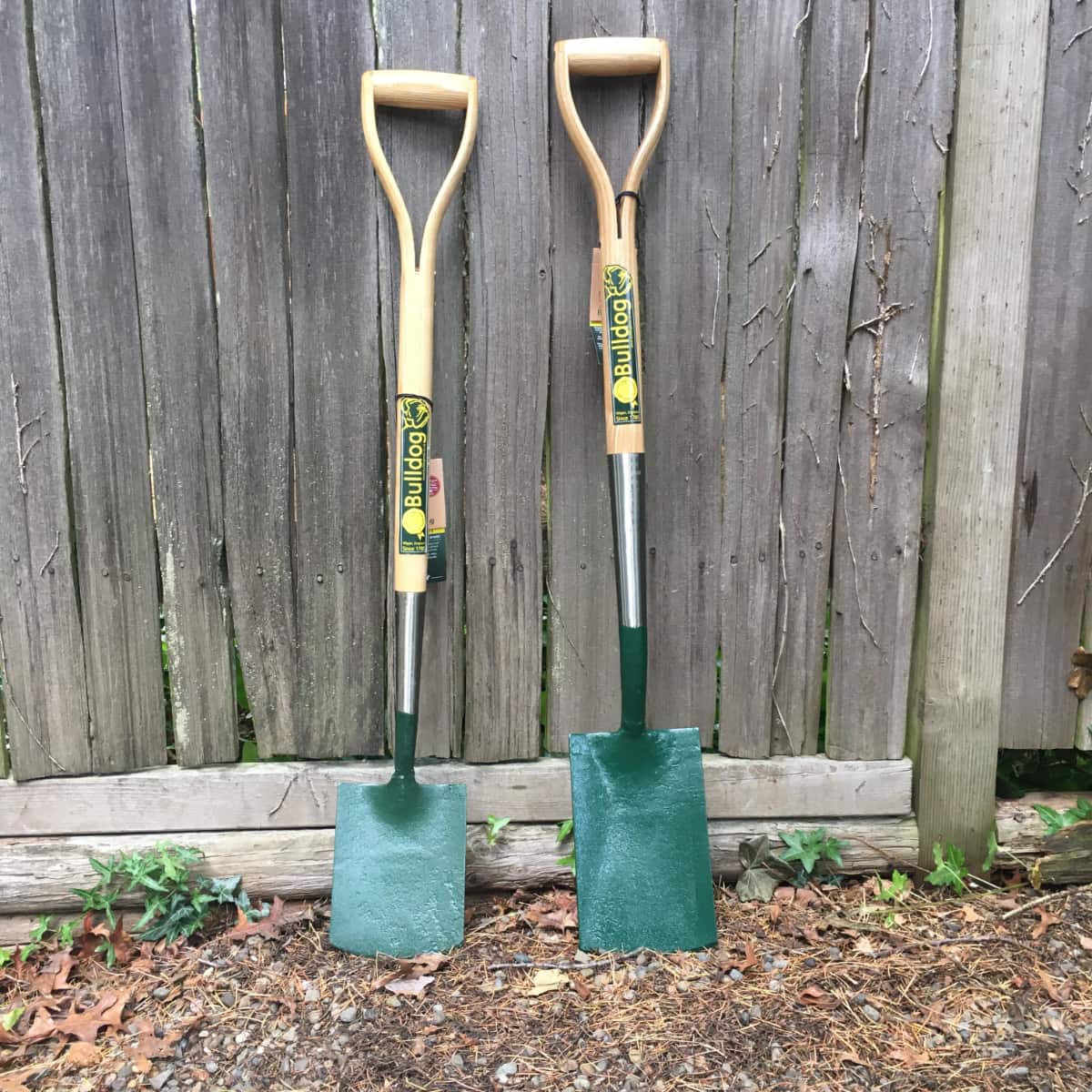 The shrubbery and border spades both come on the standard 28-inch D-handle made from ash.