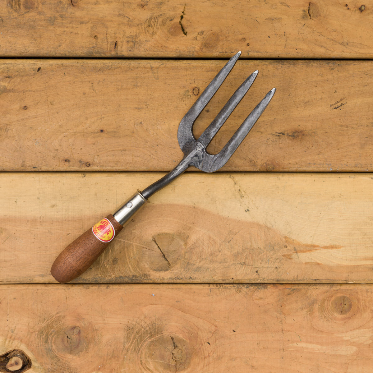 There is a slight bend in the shank to make this tool easier to use.