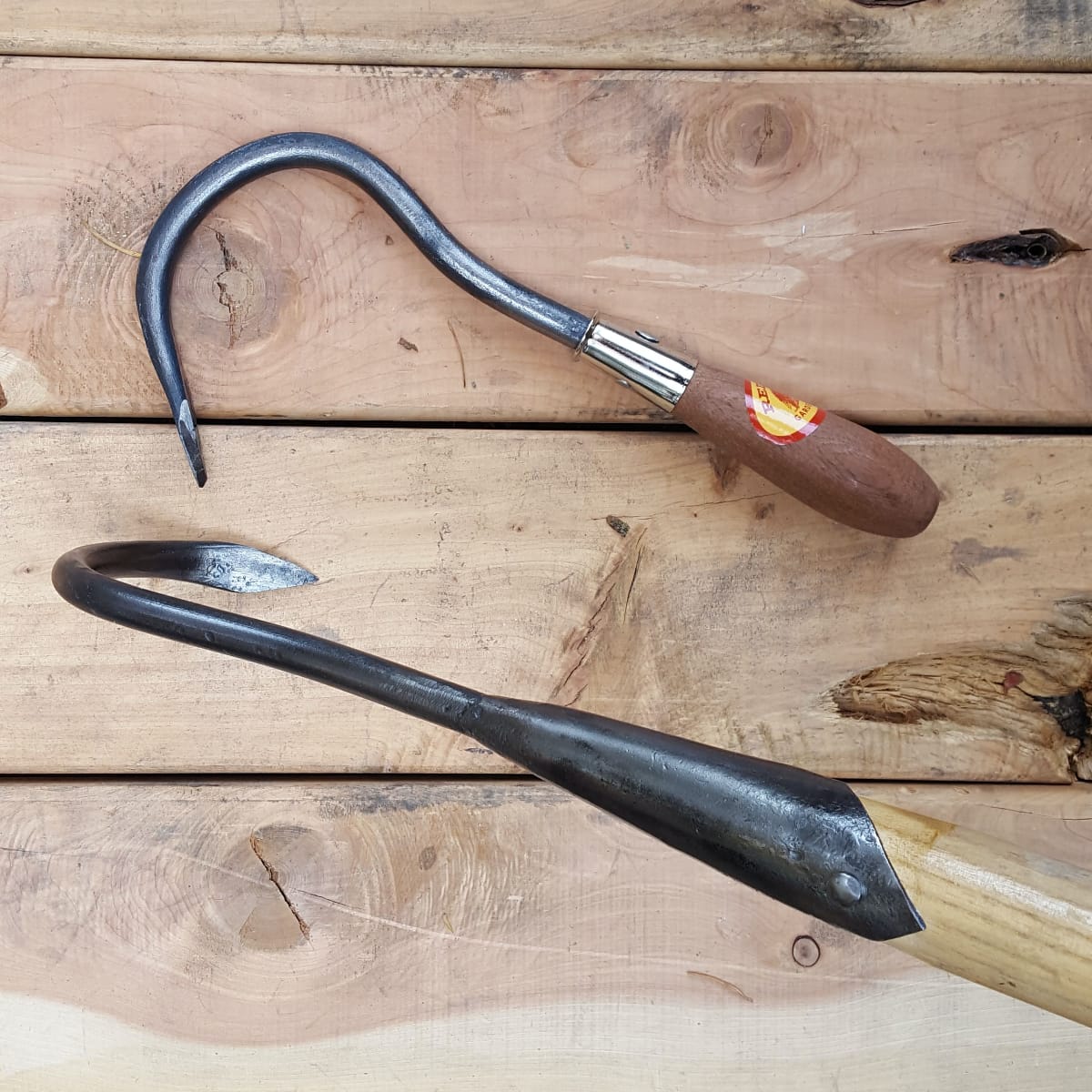The hand-forged steel of the solid socket fits around the wood of the handle and is through-riveted for this connection style. 