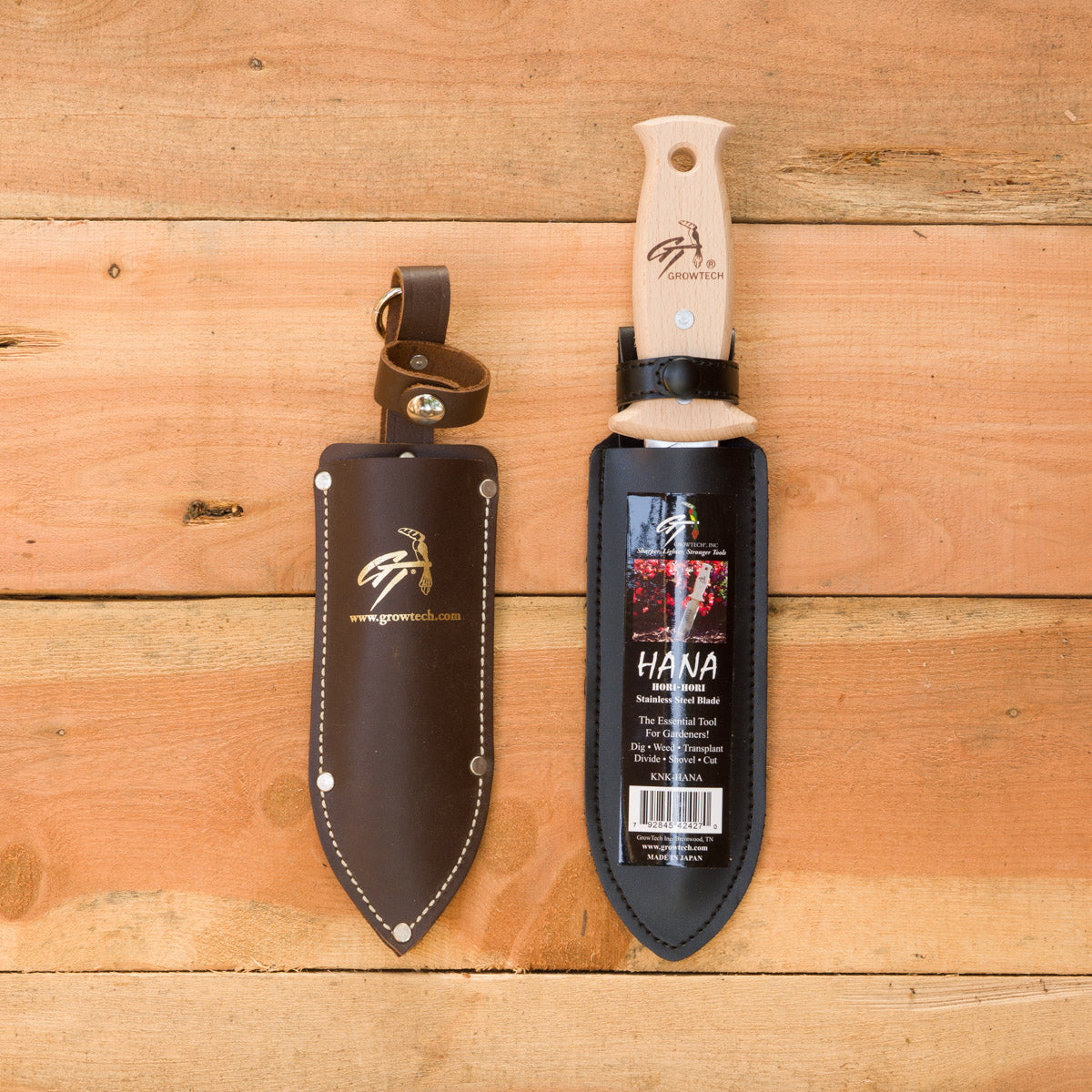 The hori hori sheath has a belt loop at the top and smooth, dark finish on the leather.
