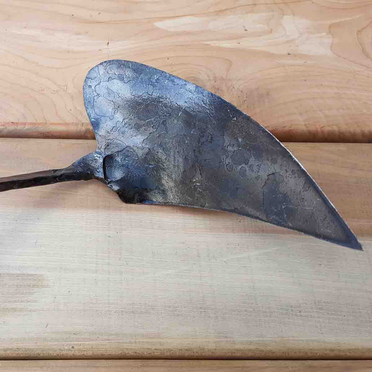 The left-handed hand plow or ho mi is sharpened on both edges