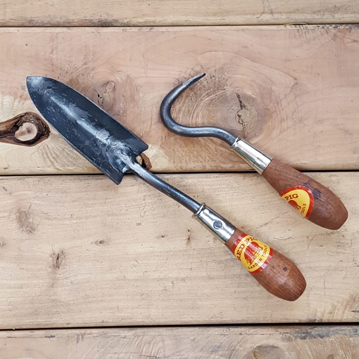 A great pair with the extra small trowel for use with potted plants or for container gardening.