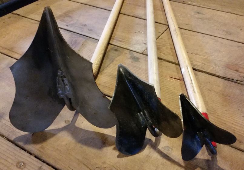 From left to right is the large (6-8" wide), medium (5-7" wide), and small (3-5" wide).