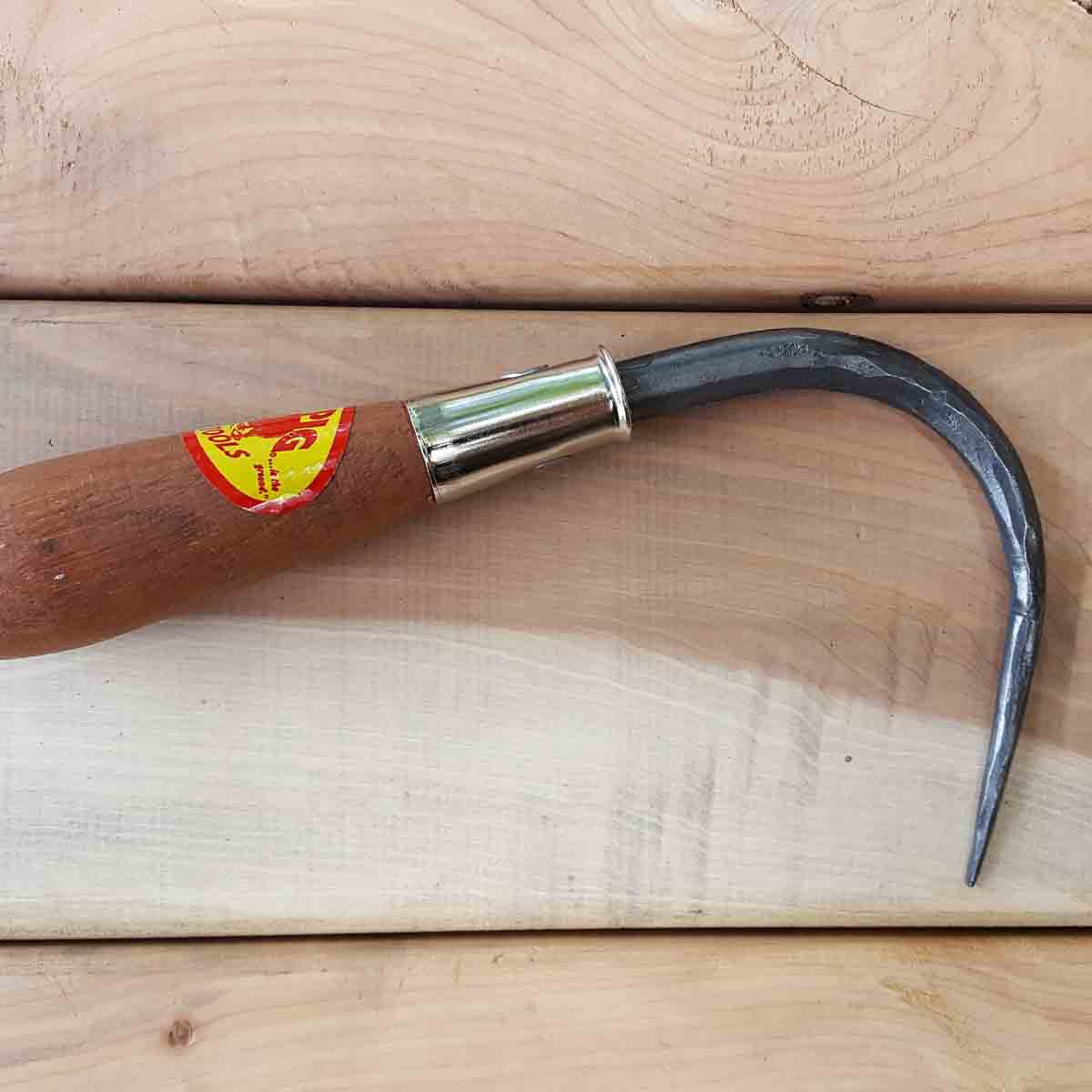 The tip of the root hook is pointed and sharp. It is best at getting into tight spaces and untangling knotted root balls.