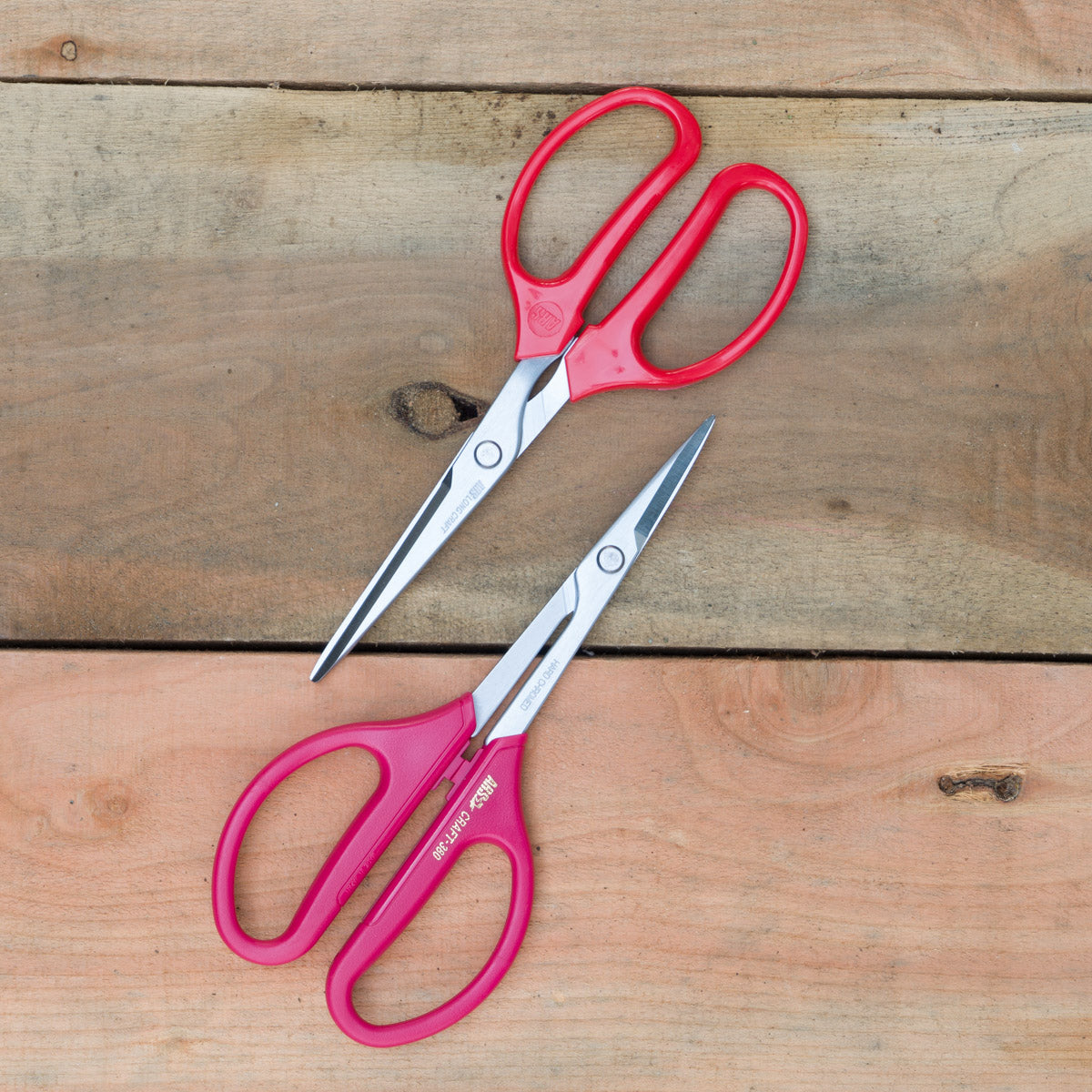 Scissor comparison left to right: Garden Scissors - Long (340HT), Bonsai Scissors (SS-380)